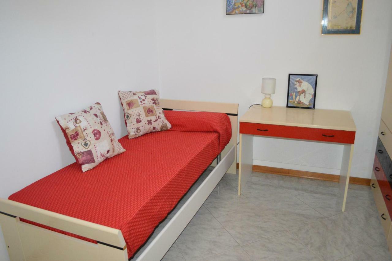 Casa Vacanze Da Roberta A Pochi Km Da Oristano Simaxis Exterior foto